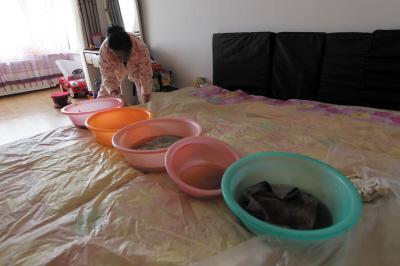 宁安楼上漏水，住户失联，小区没物管，业主维权难！律师来支招……